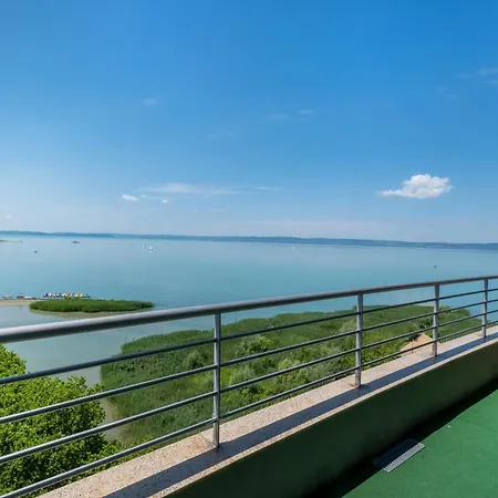 Myflat Club 218 Panorama Wellness * Siofok